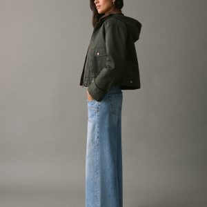 Wide leg jeans with seam detail