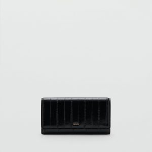 Small textured wallet