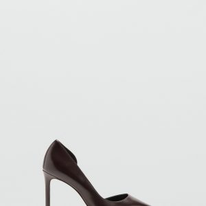 Asymmetrical heeled shoes
