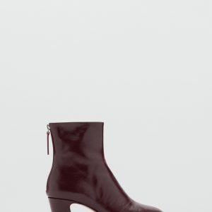 Zipped leather ankle boots