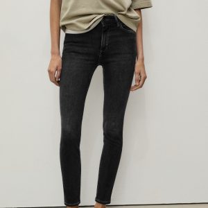Mid-rise skinny jeans