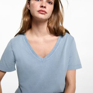 V-neck T-shirt
