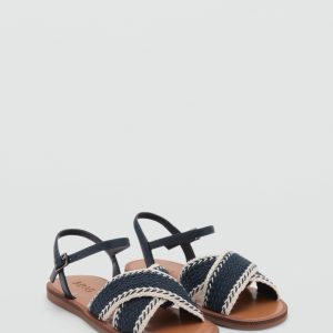 Criss-cross straps sandals