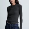 Ribbed long-sleeved t-shirt