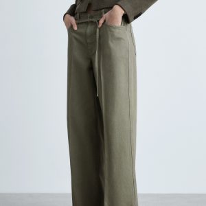 Wide leg jeans with belt detail