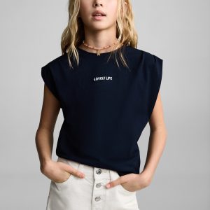 Denim shorts with frayed hem