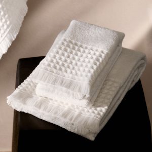 Washbasin towel with waffle trim and fringe