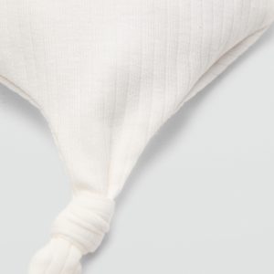 Hat with knot detail