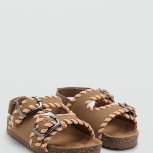 Strap sandals with buckle