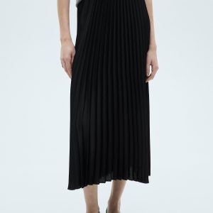 Straight pleated skirt