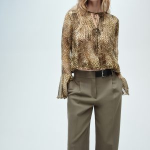 Puffed-sleeve printed shirt