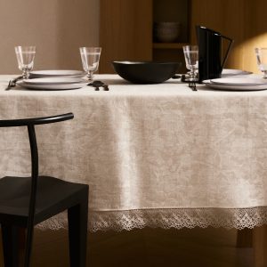 Linen-jacquard floral lace tablecloth for 6 to 8 diners