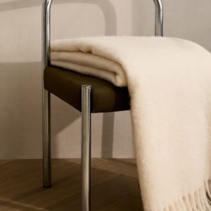 Soft-effect blanket with fringed trim