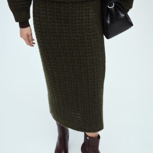 Knitted skirt with lace accents