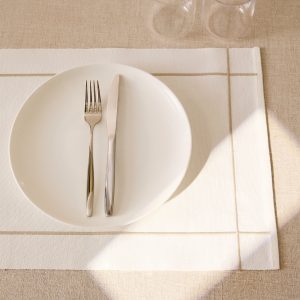Cotton embroidered placemat with scalloped detail