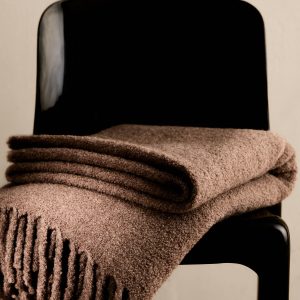 Blanket with bouclé texture