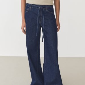 Low-rise wide leg jeans with belt