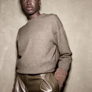 Oversized sweater with ribbed trim