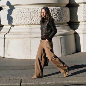 Wide-leg mid-rise loose-fit jeans