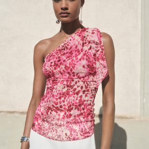 Asymmetric printed top