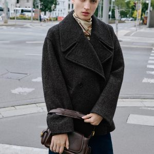 Shoulder bag with pockets