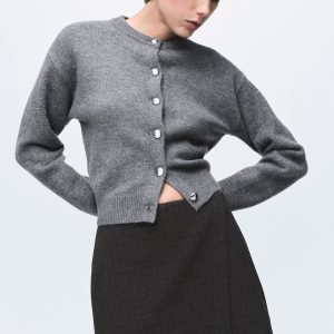 Chunky-knit cardigan with buttons